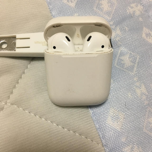 airpods 正規品ヘッドフォン/イヤフォン