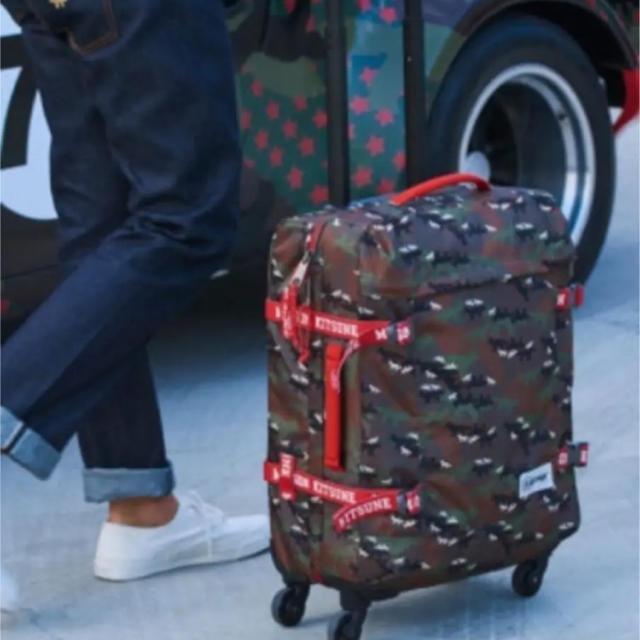 MAISON KITSUNE'(メゾンキツネ)のメゾンキツネ スーツケース イーストパック キャリーバッグ 機内持ち込みサイズ メンズのバッグ(トラベルバッグ/スーツケース)の商品写真