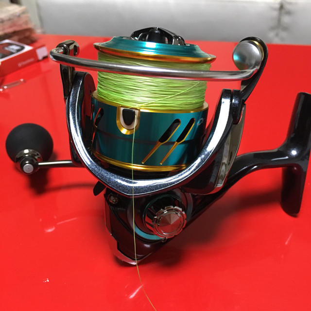 DAIWA(ダイワ)のダイワ エメラルダスMX 2508PE-H 0.8号ライン付き スポーツ/アウトドアのフィッシング(リール)の商品写真