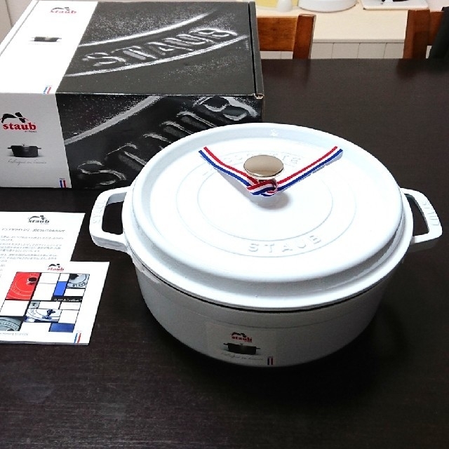 STAUB - ストウブ ココット シャロー ラウンド 26センチ 白の通販 by UT's shop｜ストウブならラクマ