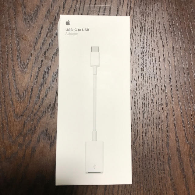 Apple(アップル)のUSB-C to USB アダプター スマホ/家電/カメラのPC/タブレット(PC周辺機器)の商品写真