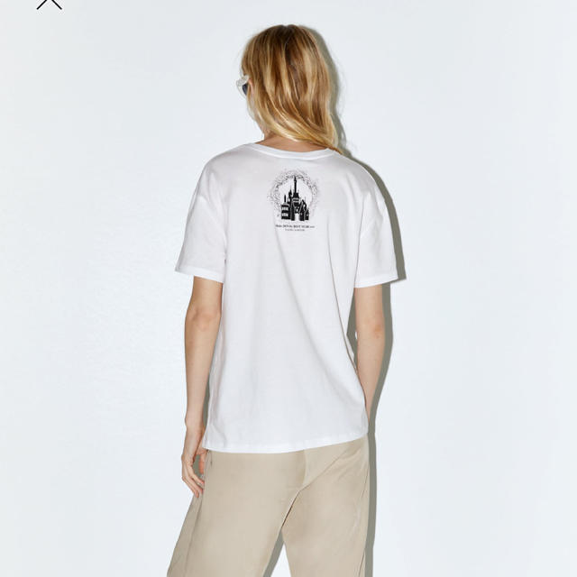 ZARA(ザラ)の新品未使用 ザラ プリンセス カレンダー tシャツ  M ディズニー ユニクロ レディースのトップス(Tシャツ(半袖/袖なし))の商品写真