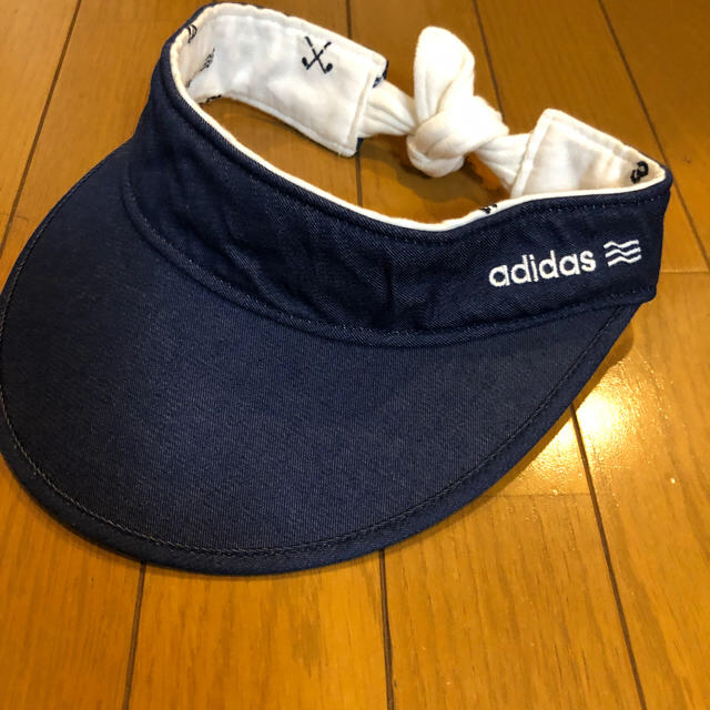 adidas(アディダス)のアディダスリバーシブル幅広サンバイザー スポーツ/アウトドアのゴルフ(その他)の商品写真