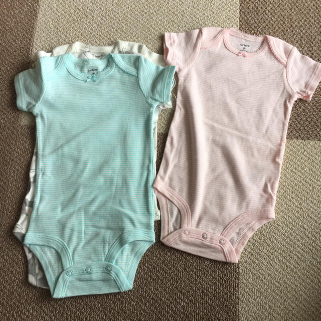 carter's(カーターズ)のとも様専用★カーターズ 女の子用半袖ロンパース5枚セット 6month キッズ/ベビー/マタニティのベビー服(~85cm)(ロンパース)の商品写真