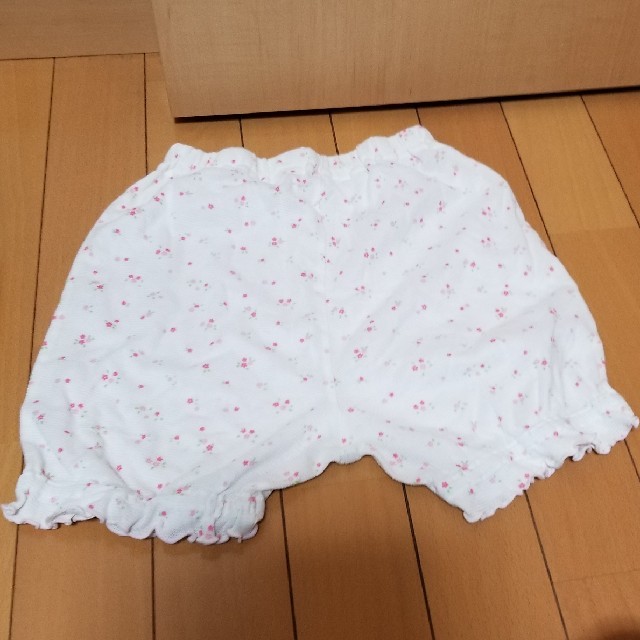 120cm パジャマ　女の子　花柄 キッズ/ベビー/マタニティのキッズ服女の子用(90cm~)(パジャマ)の商品写真