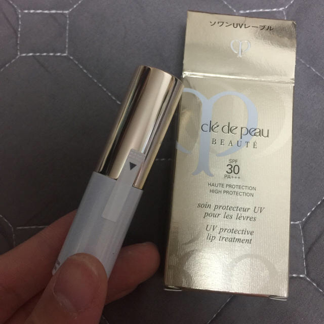 クレ・ド・ポー ボーテ(クレドポーボーテ)の資生堂 クレ・ド・ポー ボーテ ソワンUVレーブル 4g SPF30・PA++ コスメ/美容のスキンケア/基礎化粧品(リップケア/リップクリーム)の商品写真