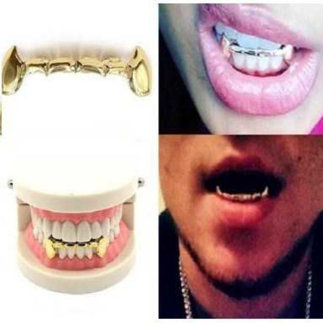 コスプレ GRILLZ グリルズ 牙タイプ ゴールド トップ(上歯) エンタメ/ホビーのコスプレ(小道具)の商品写真