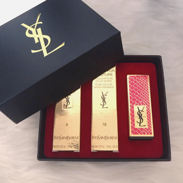 YVESSAINTLAURENT