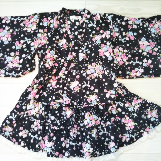 甚平　TIME＆TIME　120　ワンピース　黒花柄 キッズ/ベビー/マタニティのキッズ服女の子用(90cm~)(甚平/浴衣)の商品写真