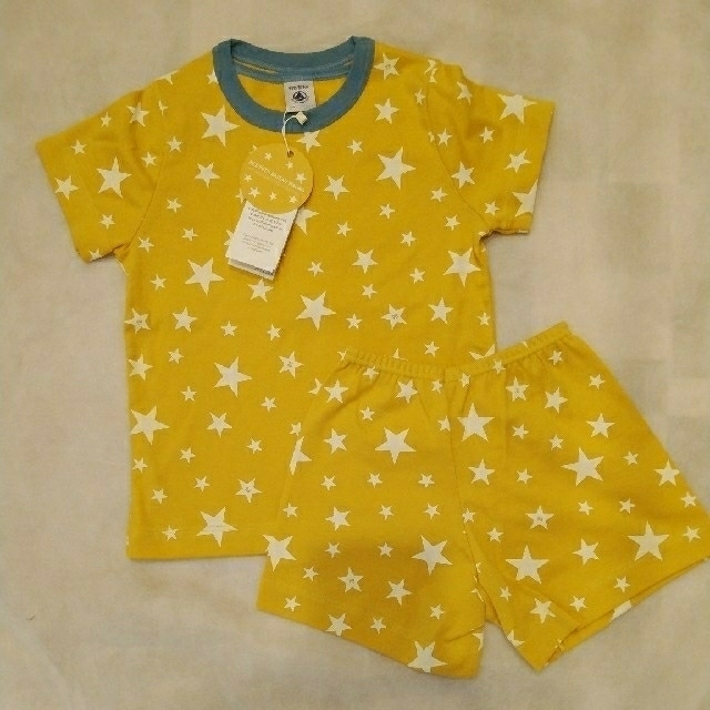 PETIT BATEAU(プチバトー)のプチバトー　ポケッタブルプリント半袖パジャマ   キッズ/ベビー/マタニティのキッズ服男の子用(90cm~)(パジャマ)の商品写真