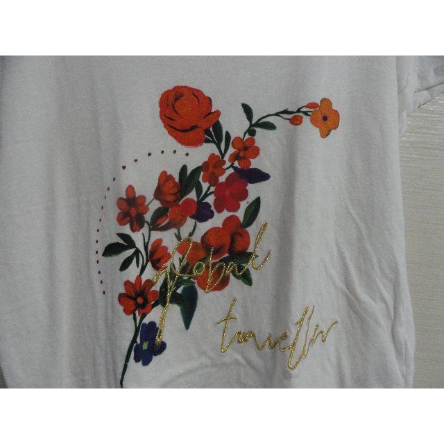 DESIGUAL(デシグアル)の8/11まで値下げ★美品★お花が可愛い♡　デシグアル　Ｔシャツ レディースのトップス(Tシャツ(半袖/袖なし))の商品写真