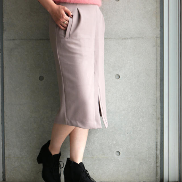 mysty woman(ミスティウーマン)のmisty wowanミスティウーマンコルセット付タイトスカートFグレージュ レディースのスカート(ひざ丈スカート)の商品写真