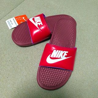 ナイキ(NIKE)のレア NIKE べナッシ 赤 24センチ(サンダル)