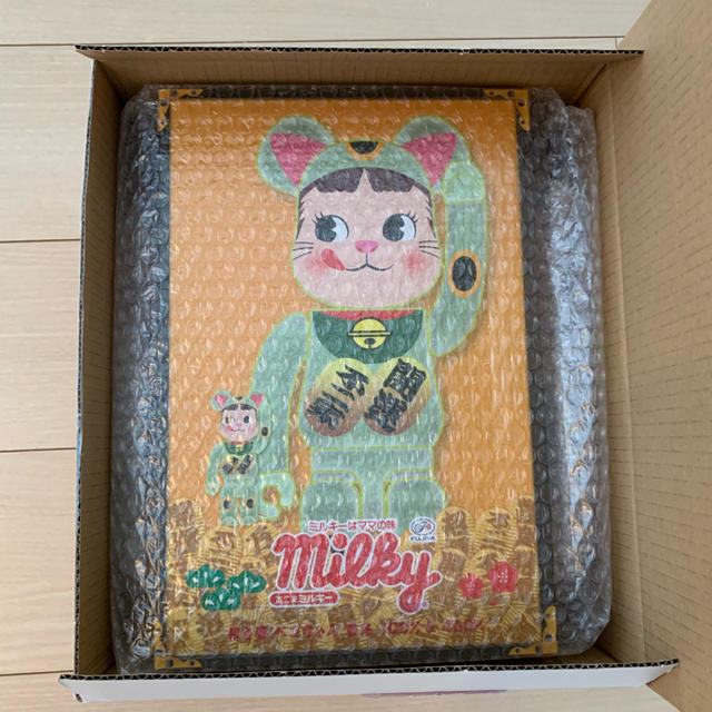 MEDICOM TOY(メディコムトイ)のBE@RBRICK 招き猫 ペコちゃん 蓄光 100％ ＆ 400% エンタメ/ホビーのフィギュア(その他)の商品写真