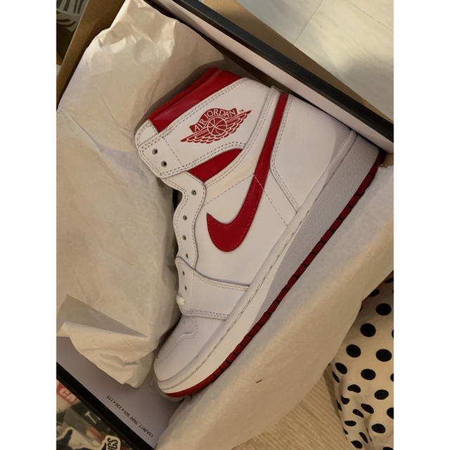 NIKE(ナイキ)のエアジョーダン1 RETRO HIGH OG メタリックレッド メンズの靴/シューズ(スニーカー)の商品写真