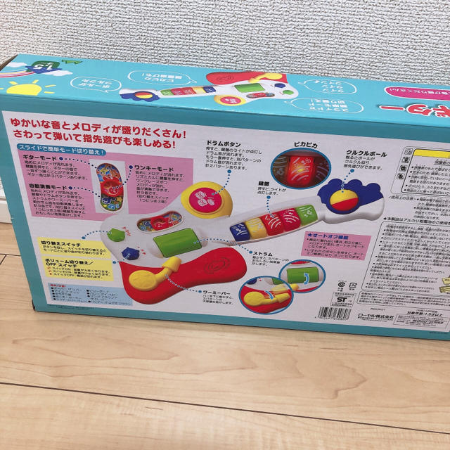 【新品】ギター おもちゃ キッズ/ベビー/マタニティのおもちゃ(楽器のおもちゃ)の商品写真