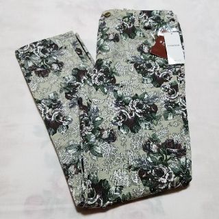 アクシーズファム(axes femme)のありさ様専用　新品　タグ付アクシーズファム　ゴブラン調　花柄　パンツ(カジュアルパンツ)