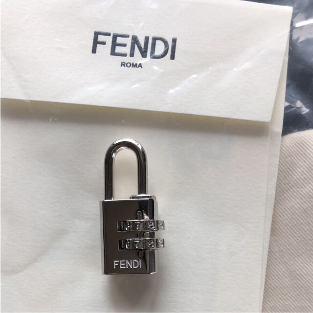 FENDI★バグズ アイズ スーツケース★ 新品 本物保証、機内持込可能なサイズ