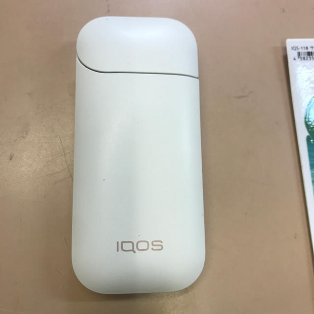 IQOS(アイコス)のiQOS白 れれれさん専用 メンズのファッション小物(タバコグッズ)の商品写真