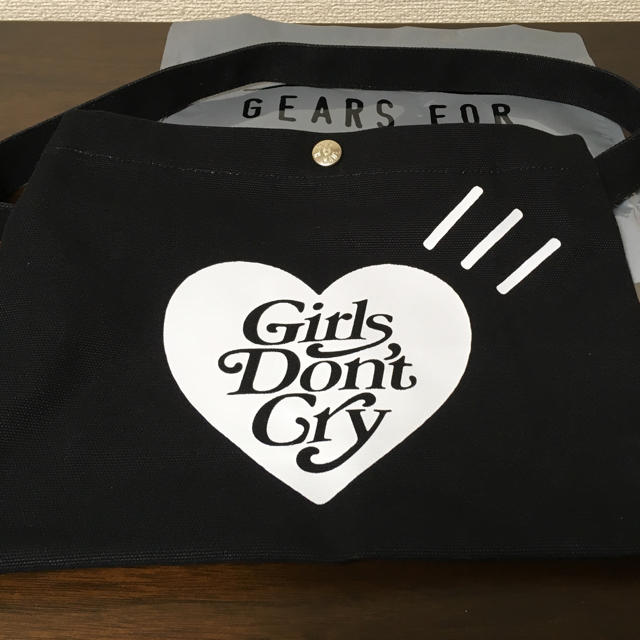 A BATHING APE(アベイシングエイプ)のhuman made girls don't cry サコッシュ  黒 メンズのバッグ(ショルダーバッグ)の商品写真