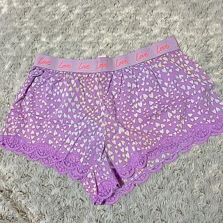 ヴィクトリアズシークレット(Victoria's Secret)の♡VSレーストリムショーツ♡XS新品パープルハート(ショートパンツ)