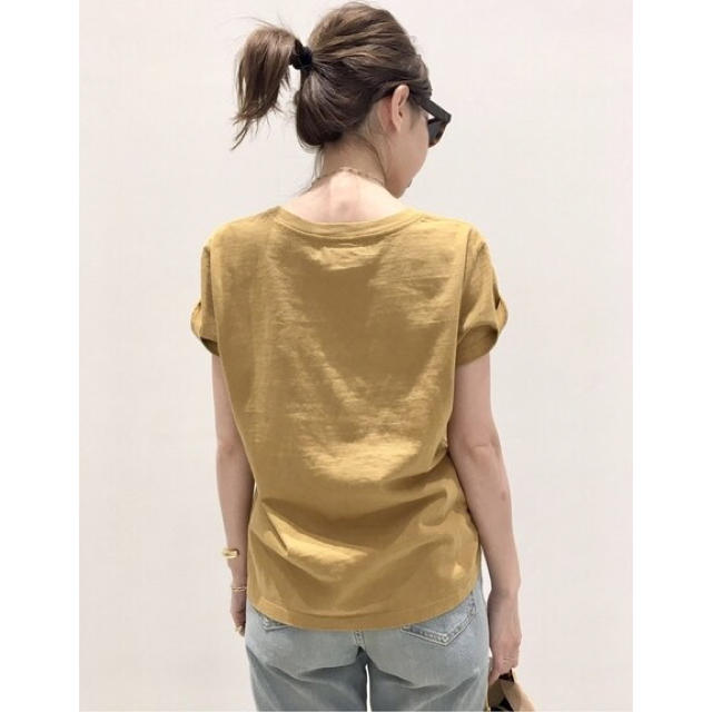 L'Appartement DEUXIEME CLASSE(アパルトモンドゥーズィエムクラス)のアパルトモン REMI RELIEF Compact Tシャツ イエロー レディースのトップス(Tシャツ(半袖/袖なし))の商品写真