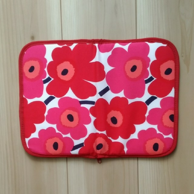 marimekko(マリメッコ)の【のえる様専用】マリメッコ柄母子手帳ケース キッズ/ベビー/マタニティのマタニティ(母子手帳ケース)の商品写真