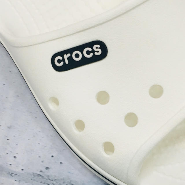 crocs(クロックス)の新品 クロックス 25.0cm サンダル 白 タグ付き メンズの靴/シューズ(サンダル)の商品写真