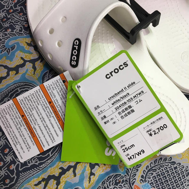 crocs(クロックス)の新品 クロックス 25.0cm サンダル 白 タグ付き メンズの靴/シューズ(サンダル)の商品写真