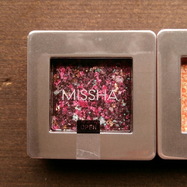 MISSHA(ミシャ)のミシャ　モダンシャドウグリッタープリズム　夏限定色 コスメ/美容のベースメイク/化粧品(アイシャドウ)の商品写真