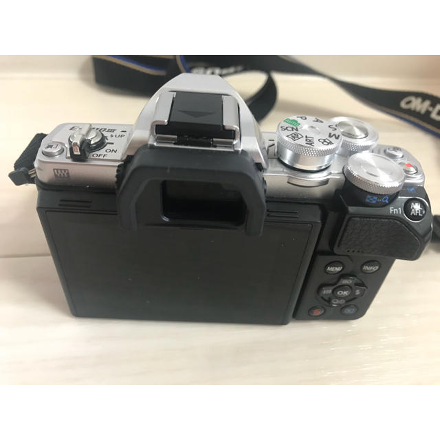 (ほぼ新品8点セット) OLYMPUS OM-D E-M10 Mark III スマホ/家電/カメラのカメラ(ミラーレス一眼)の商品写真