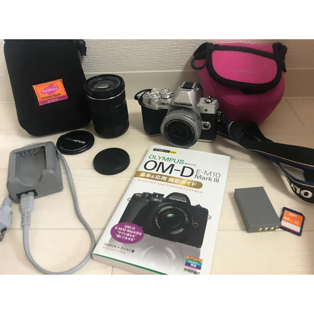 (ほぼ新品8点セット) OLYMPUS OM-D E-M10 Mark III スマホ/家電/カメラのカメラ(ミラーレス一眼)の商品写真