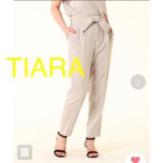 ティアラ(tiara)のTIARA 今期麻調テーパードパンツ(クロップドパンツ)