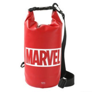 マーベル(MARVEL)のHamee ハミー マルチドライバッグ MARVEL ロゴ RD [防水バッグ](その他)