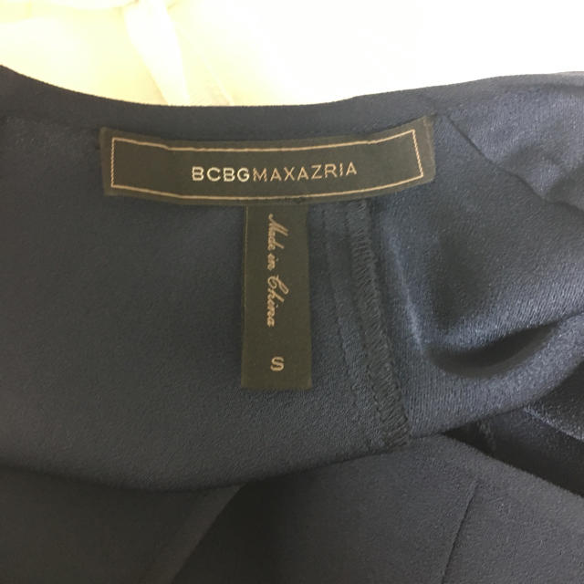 BCBGMAXAZRIA(ビーシービージーマックスアズリア)のbgbcmaxazria ワンピース お値下げ！ レディースのワンピース(ひざ丈ワンピース)の商品写真