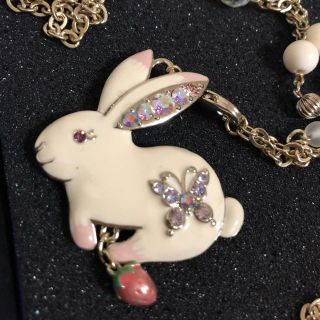 世界有名な ANNA SUI かわいい 子鹿 ディズニー バンビ ネックレス