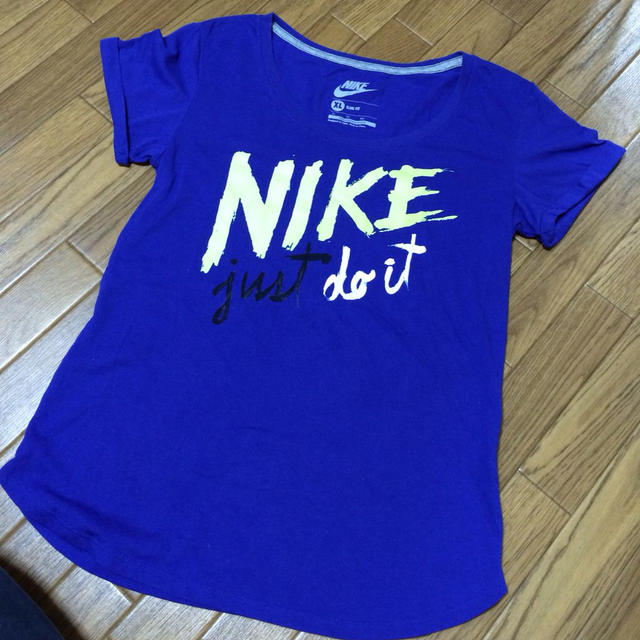 NIKE(ナイキ)のNIKE Tシャツ  レディースのトップス(Tシャツ(半袖/袖なし))の商品写真