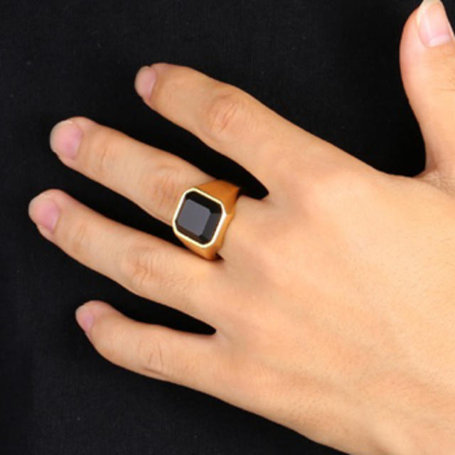 ブラックオニキス スクエアカット ゴールドスクエアリング 18KGP メンズのアクセサリー(リング(指輪))の商品写真