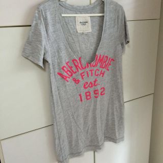 アバクロンビーアンドフィッチ(Abercrombie&Fitch)のアバクロ✨ピンクロゴT♡(Tシャツ(半袖/袖なし))