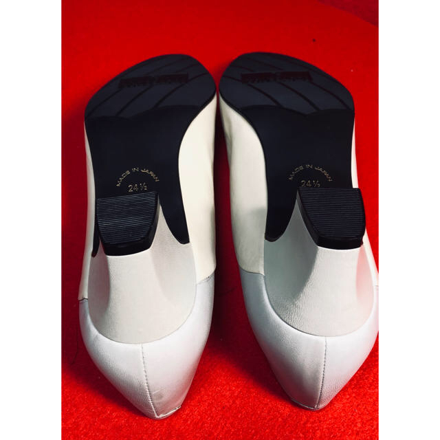 Trussardi(トラサルディ)のTRUSSARDI トラサルディ コンビ パンプス 新品 未使用品 レディースの靴/シューズ(ハイヒール/パンプス)の商品写真