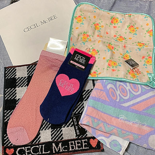 CECIL McBEE(セシルマクビー)のCECIL McBEE☆ハンドタオル3枚＆ソックス2つ＆ショッパーセット☆ロゴ☆ レディースのファッション小物(ハンカチ)の商品写真