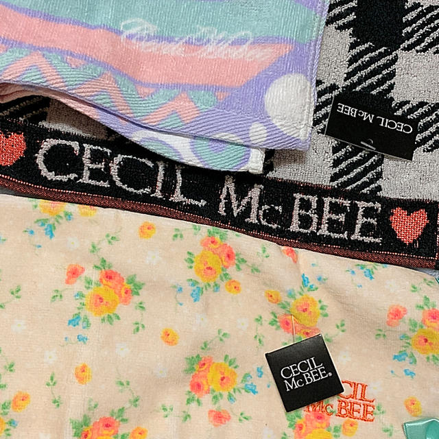 CECIL McBEE(セシルマクビー)のCECIL McBEE☆ハンドタオル3枚＆ソックス2つ＆ショッパーセット☆ロゴ☆ レディースのファッション小物(ハンカチ)の商品写真