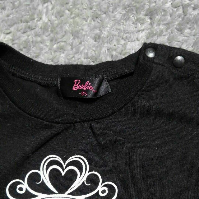 Barbie(バービー)の【Barbie】デザインカットソー Ｔシャツ 95㎝ キッズ/ベビー/マタニティのキッズ服女の子用(90cm~)(Tシャツ/カットソー)の商品写真