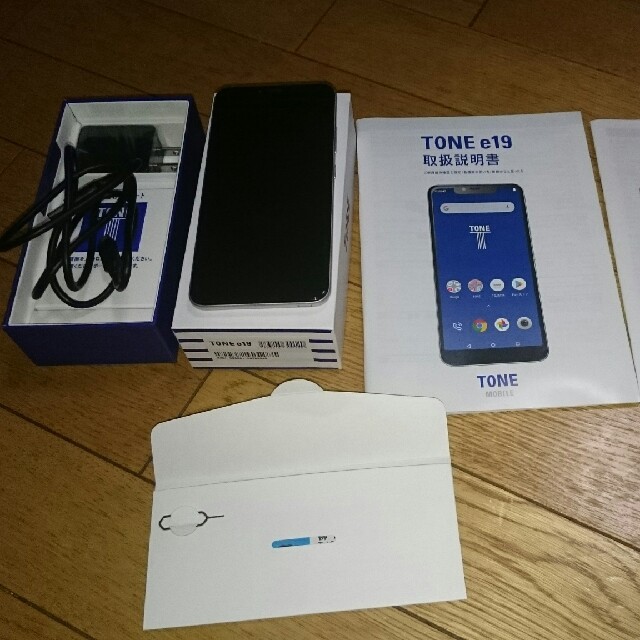 最終値下げ☆超美品☆オマケはケース☆TONE e19☆スマートフォン/携帯電話