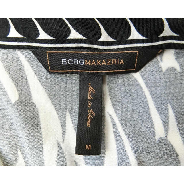 BCBGMAXAZRIA(ビーシービージーマックスアズリア)のBCBG マックスアズリア　白と黒の柄でカシュクールデザインの半袖ワンピース M レディースのワンピース(ひざ丈ワンピース)の商品写真