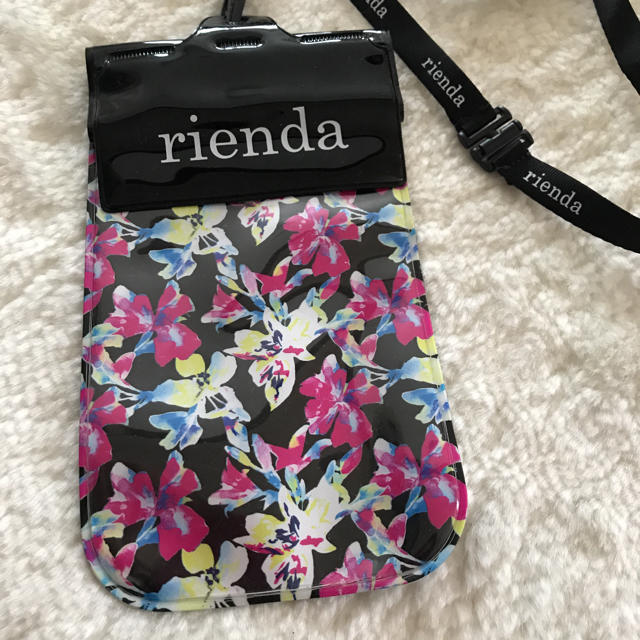 rienda(リエンダ)の防水ケース リエンダ  rienda スマホ/家電/カメラのスマホアクセサリー(iPhoneケース)の商品写真