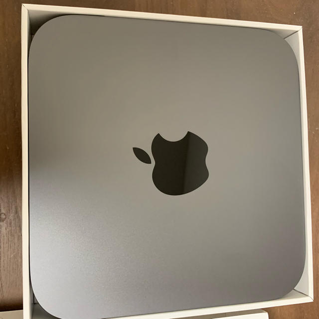 Mac (Apple)(マック)のMac mini 2018年モデル MRTT2J/A スペースグレイ スマホ/家電/カメラのPC/タブレット(デスクトップ型PC)の商品写真