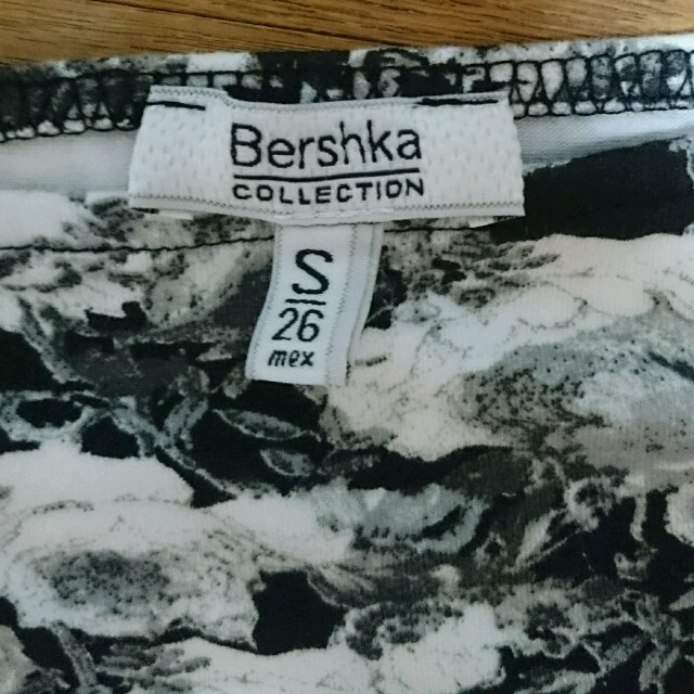 Bershka(ベルシュカ)のBershka ショート丈トップス レディースのトップス(カットソー(半袖/袖なし))の商品写真