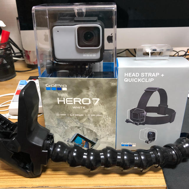 GoPro(ゴープロ)のGopro hero 7 white SD128GB付き スマホ/家電/カメラのカメラ(コンパクトデジタルカメラ)の商品写真