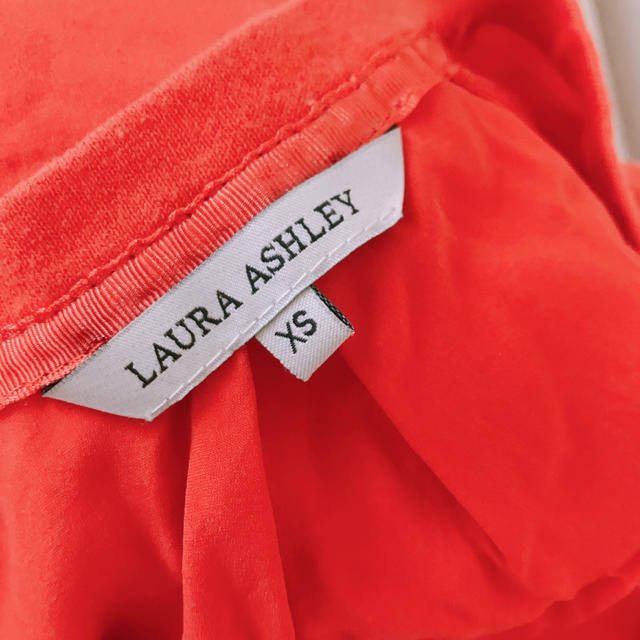 LAURA ASHLEY(ローラアシュレイ)のオレンジ色カーディガン ローラアシュレイ レディースのトップス(カーディガン)の商品写真